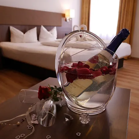 فندق Romantica Blauer Hecht 3*